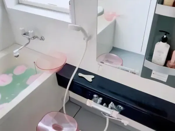 広くて綺麗なシャワールームでリフレッシュ