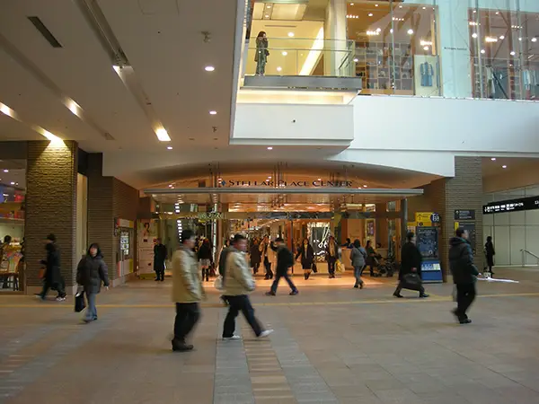 仕事終わりは札幌駅直結のショッピングセンターで食事や買い物を楽しめます★